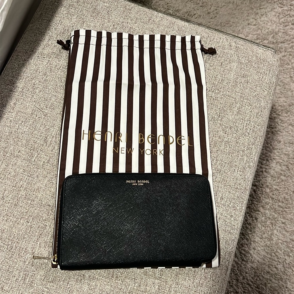Henri Bendel Wallet